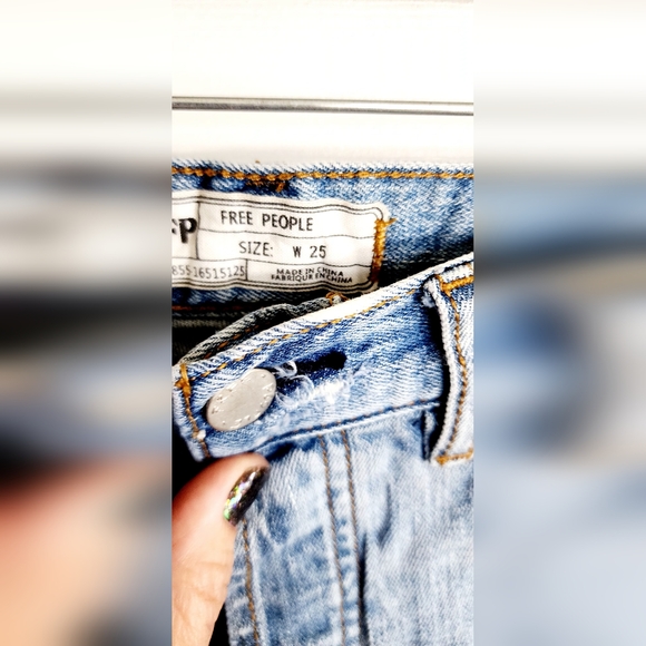 FREE PEOPLE JEANS SIZE 25 - Picture 5 of 10
